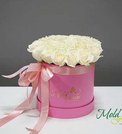 Розовая коробка с белыми розами Фото 394x433